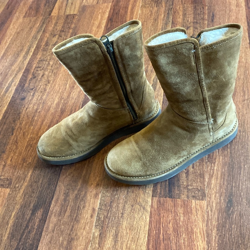 Tan Ugg boots